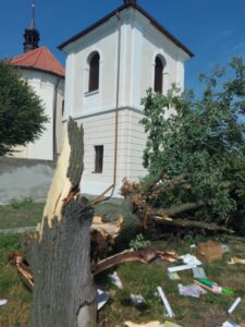 Burza i ulewny deszcz w Łabuniach