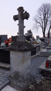 Renowacja nagrobka na cmentarzu w Łabuniach