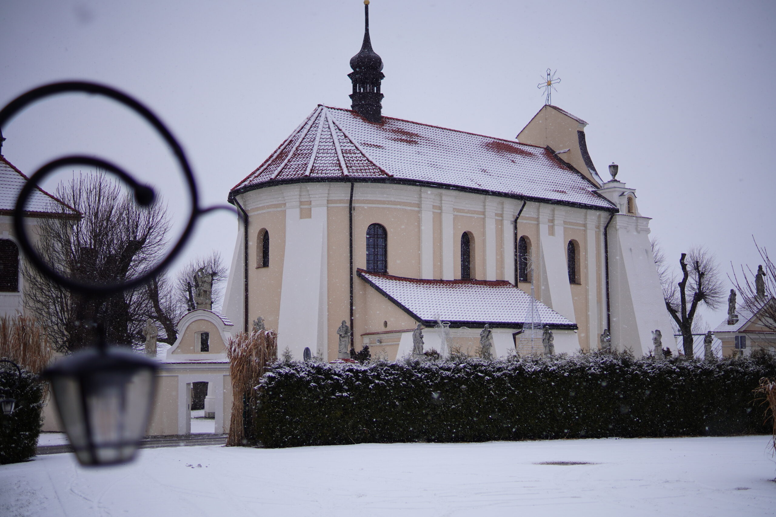 Zimowa sceneria wokół naszej świątyni