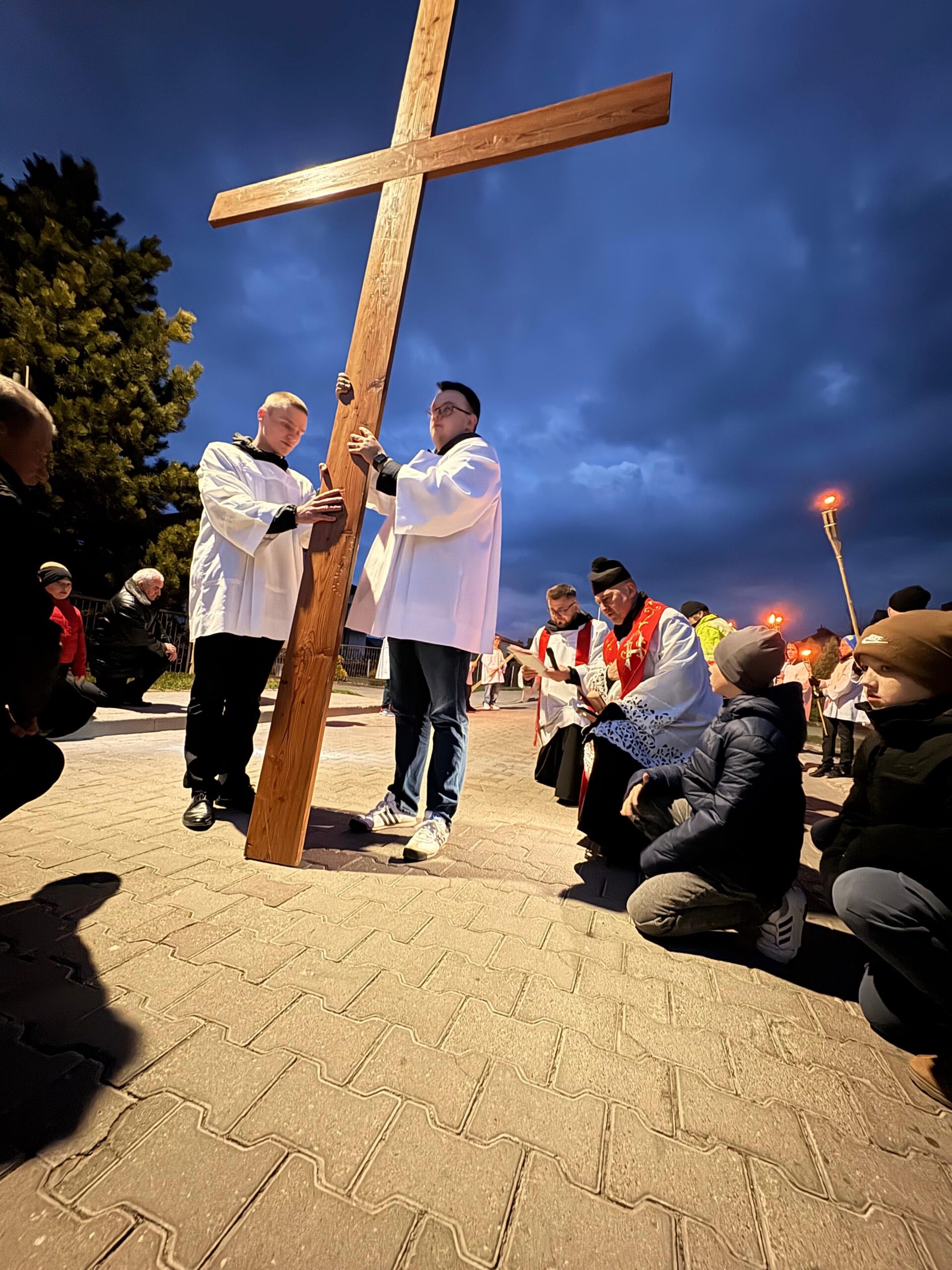 Droga Krzyżowa ulicami Łabuń